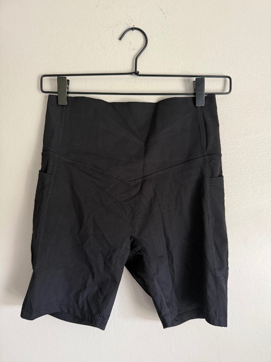 HALARA Pants - NWT Halara UltraSculpt high-waisted biker shorts in black, size Medium.